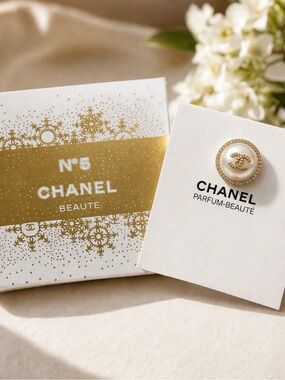 CHANEL White Pearl Gold-Tone CC Brooch Pin